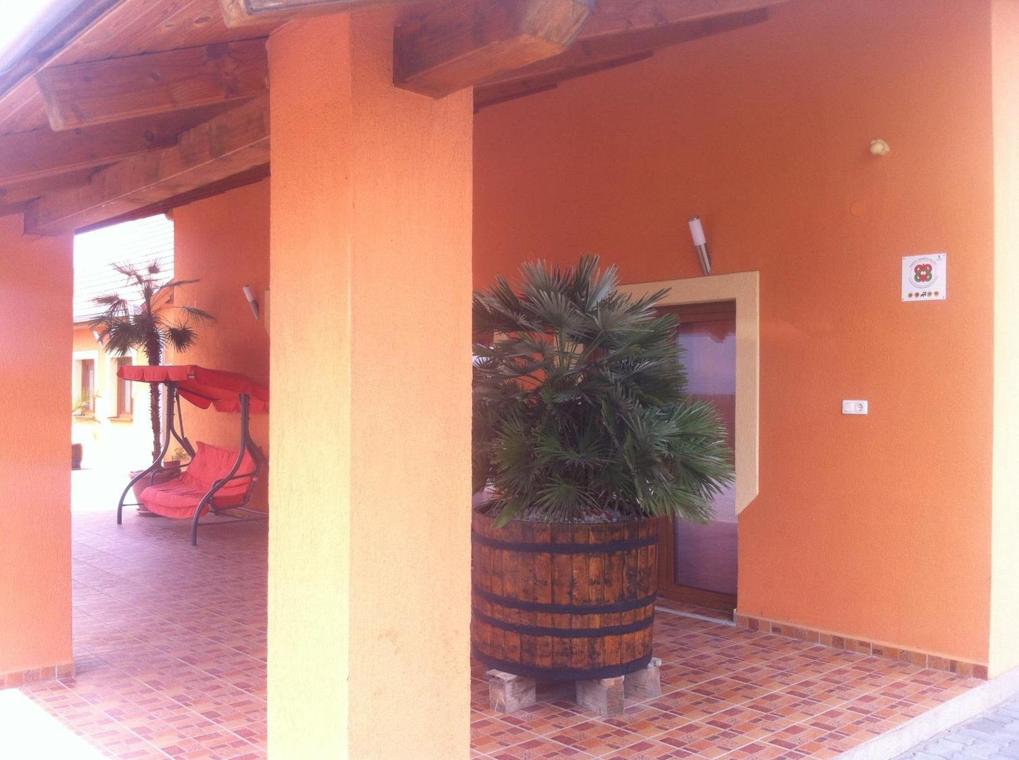 Hotel Bibic Vendeghazak Nagybajom Exterior foto