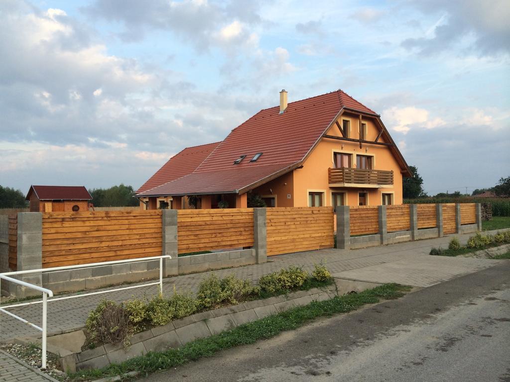 Hotel Bibic Vendeghazak Nagybajom Exterior foto