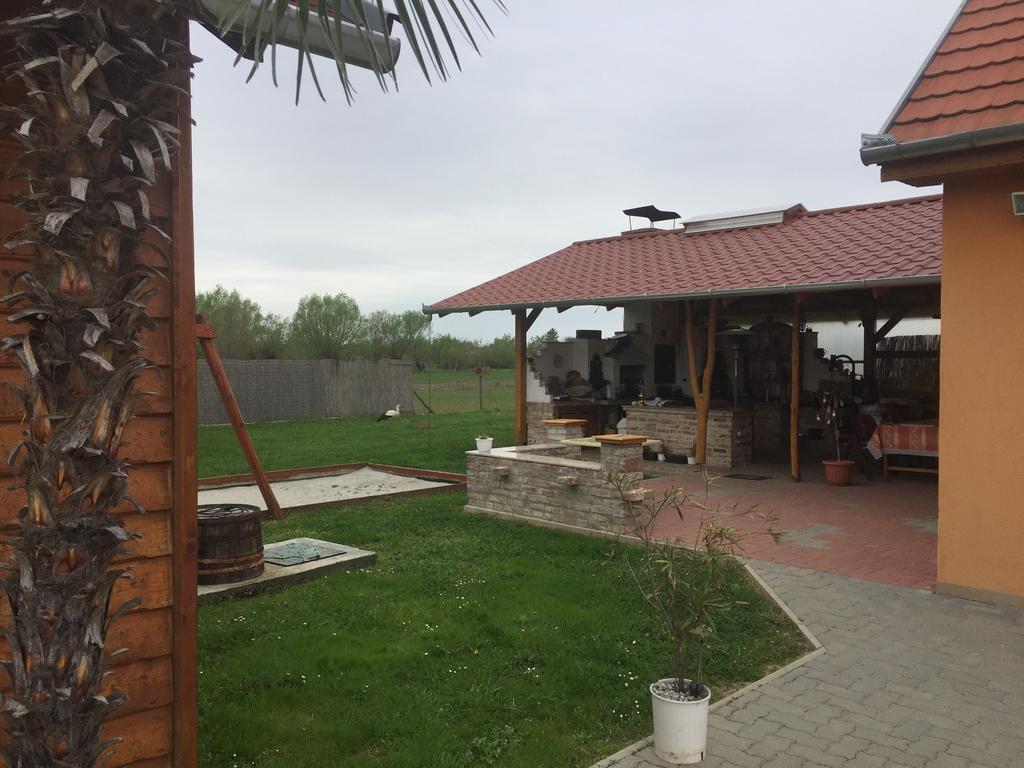 Hotel Bibic Vendeghazak Nagybajom Exterior foto