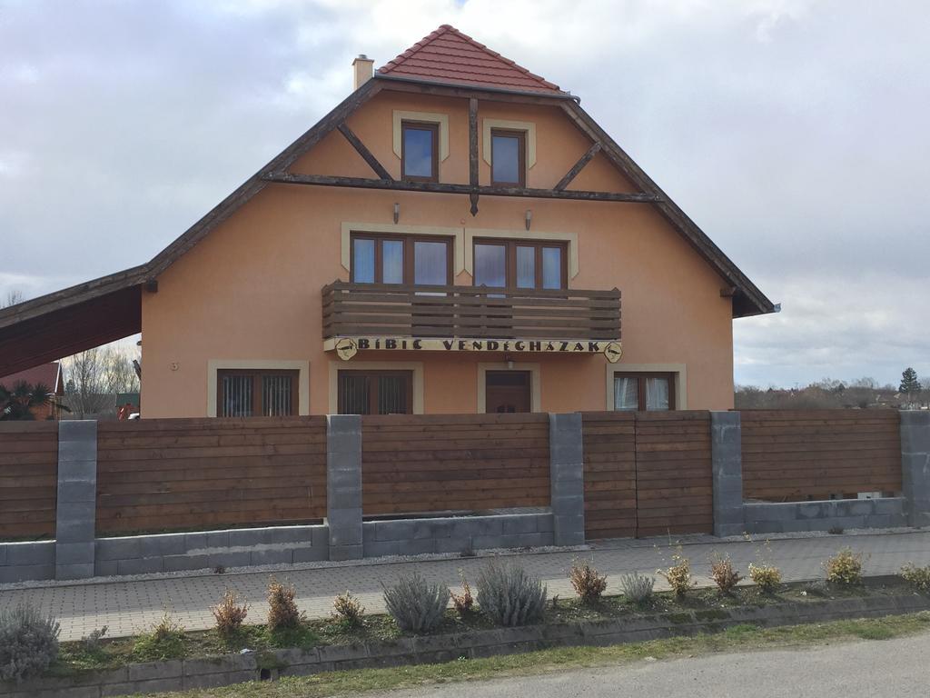 Hotel Bibic Vendeghazak Nagybajom Exterior foto