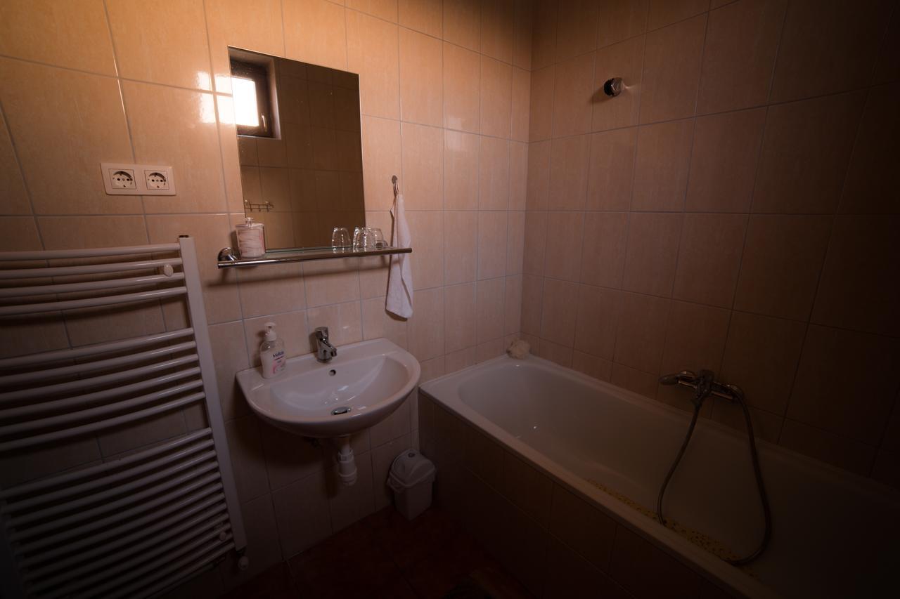 Hotel Bibic Vendeghazak Nagybajom Exterior foto